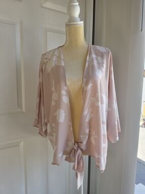 West Kei Blush Pink Floral Tie-Front Kimono